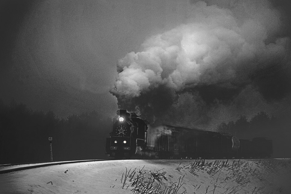 фото "В пути..." метки: черно-белые, техника, разное, Паровоз, поезд