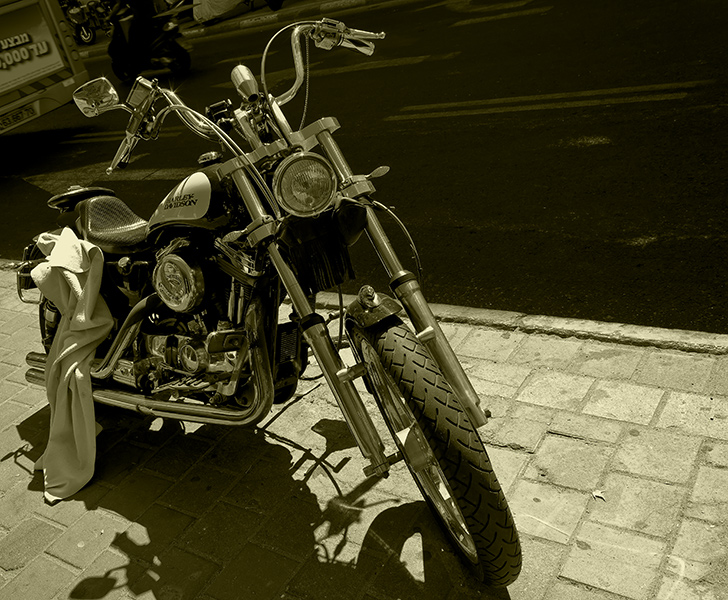 фото "Harley-Davidson" метки: путешествия, техника, черно-белые, Harley-Davidson, Израиль, Тель-Авив, октябрь