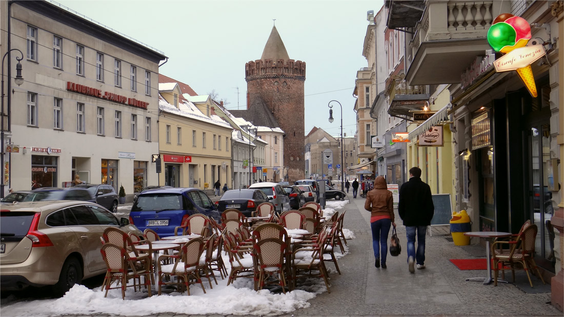 photo "***" tags: street, Europe, foto liubos, street, tower, бранденбург, германия