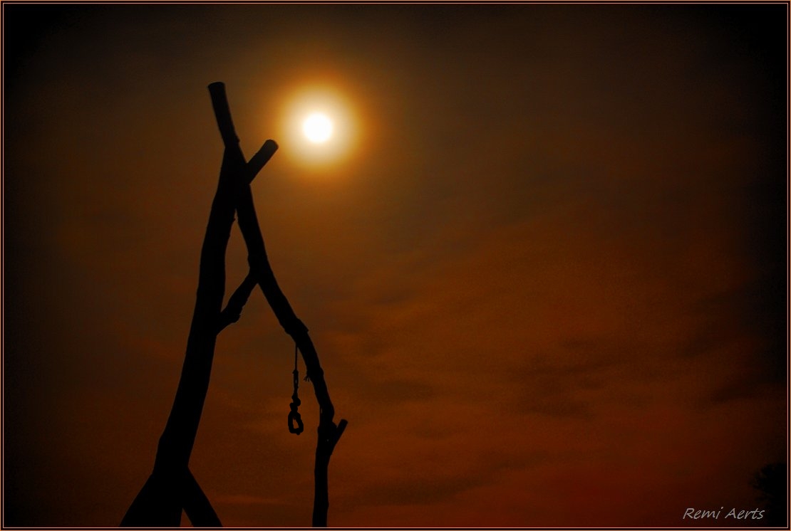 photo "The gallows at full moon" tags: landscape, nature, sport, forest, spring