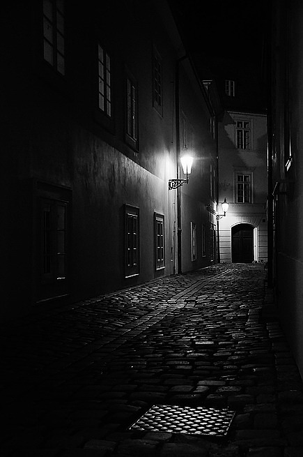 photo "Hочной улочка-21" tags: black&white, Prag, Prague, Praha