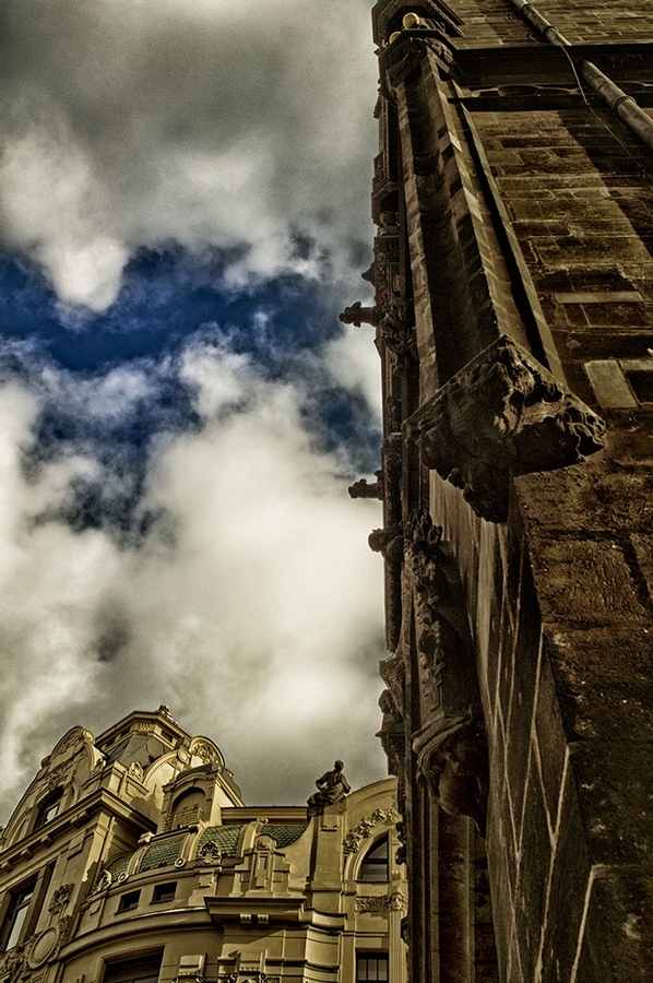 photo "***" tags: travel, street, Europe, clouds, spring