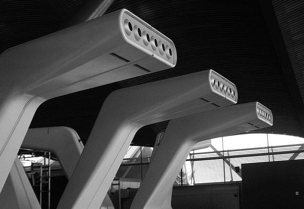 photo "3 Tubes" tags: travel, architecture, black&white, Madrid Airport