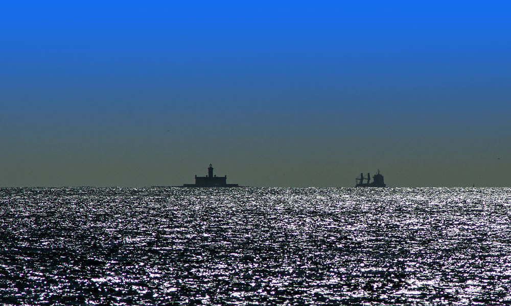 photo "Leaving Harbour" tags: panoramic, landscape, nature, Lisbon, portugal