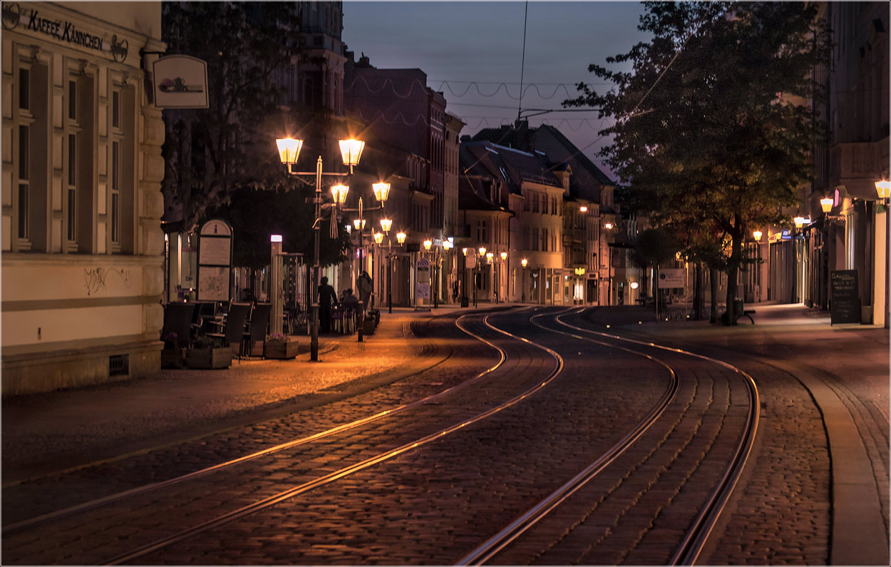 photo "Brandenburg" tags: city, Europe, evening, foto liubos, бранденбург, германия, фонари