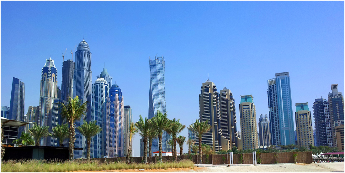 photo "Dubai's skyscrapers" tags: architecture, landscape, travel, 