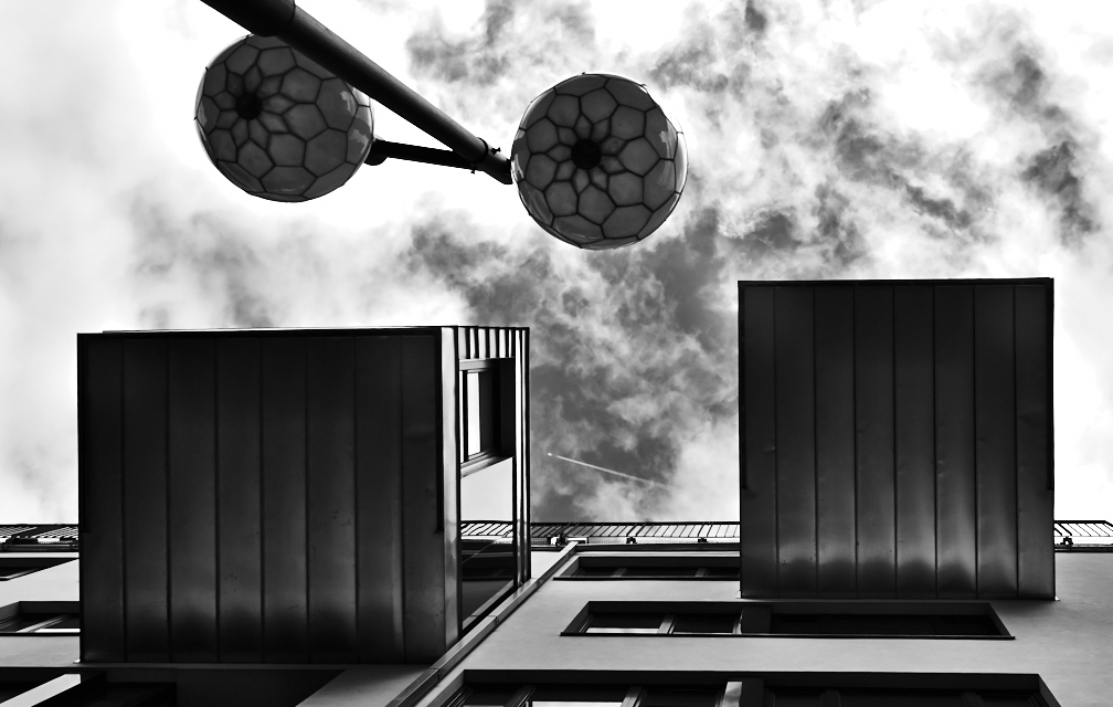 photo "look up" tags: architecture, city, 