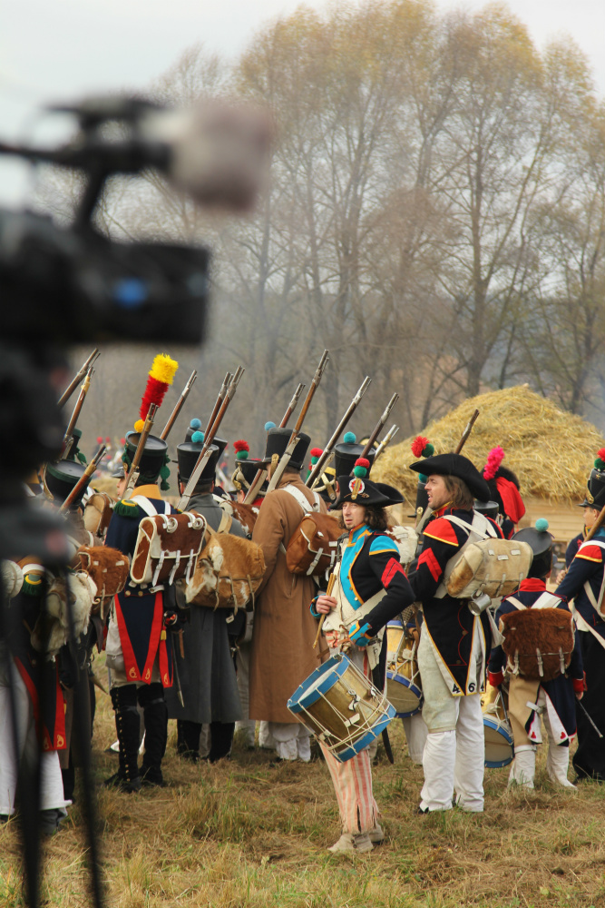 фото "барабанщик работает на публику" метки: стрит-фото, репортаж, Реконструкция