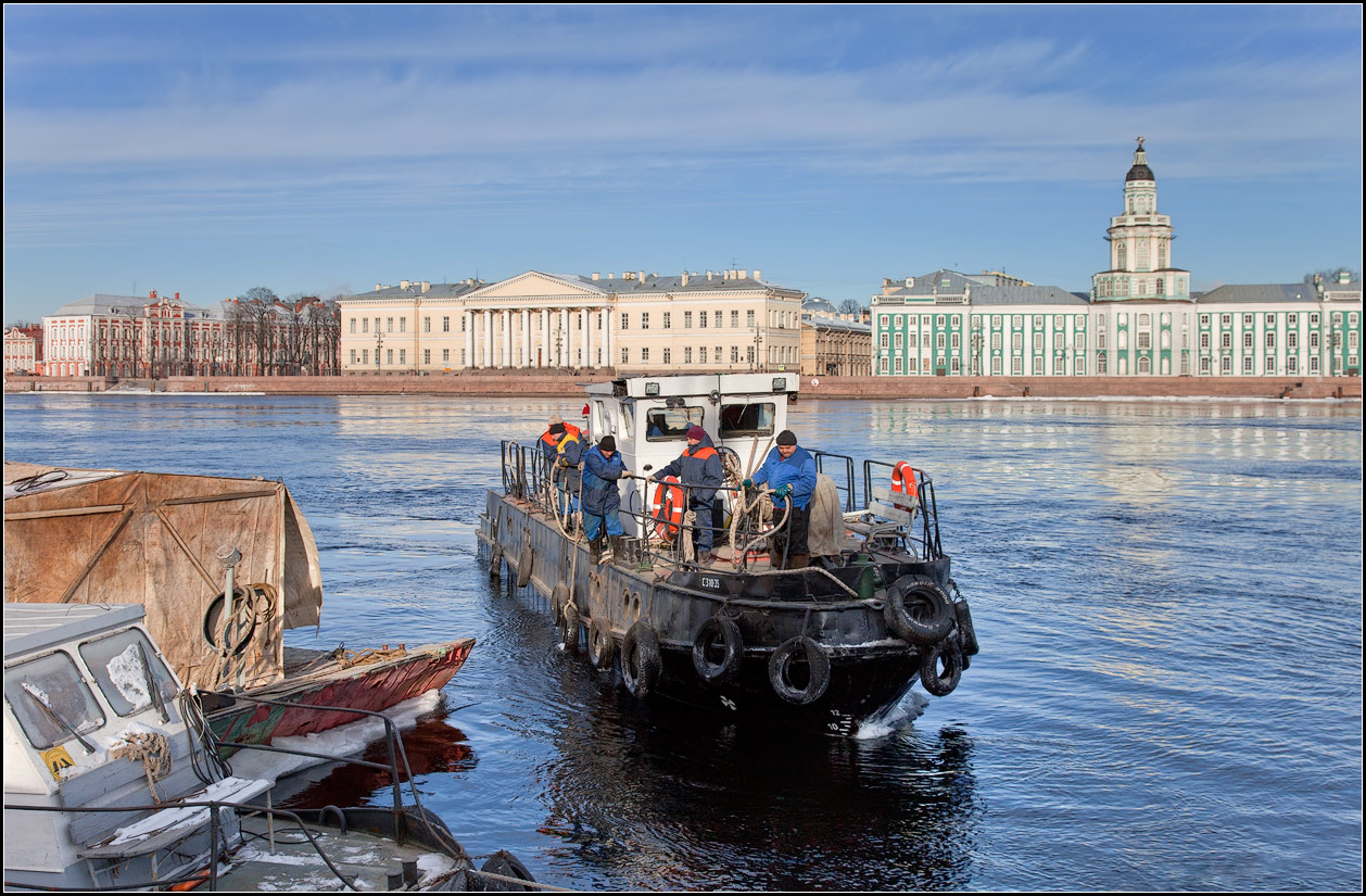 photo "Neva working" tags: city, genre, street, 