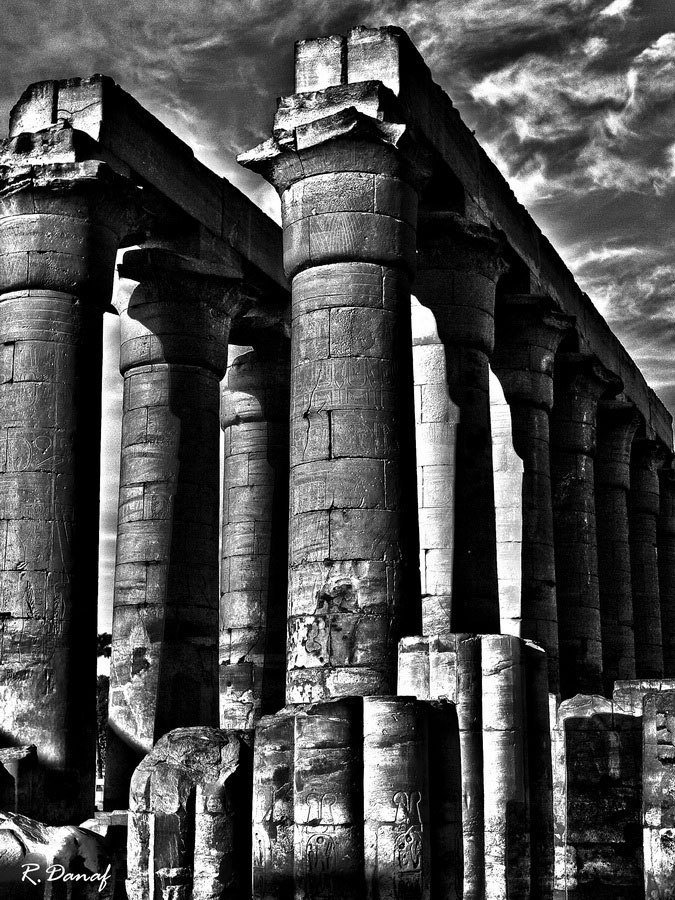 photo "Pillars" tags: travel, architecture, Africa, building