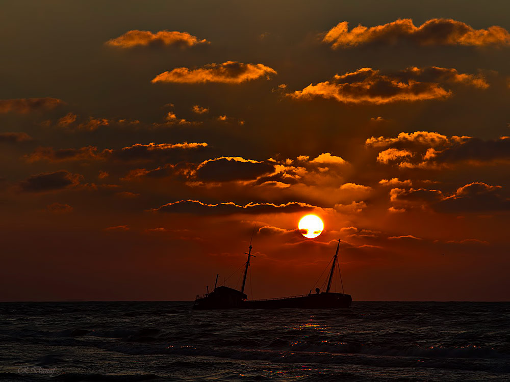 photo "Ship wreck 3" tags: travel, landscape, Africa, clouds, sea, sunset