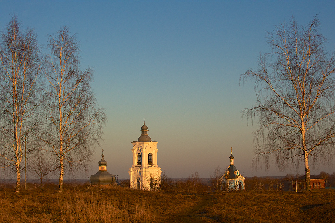 photo "On the hill" tags: landscape, travel, evening, холм, церковь