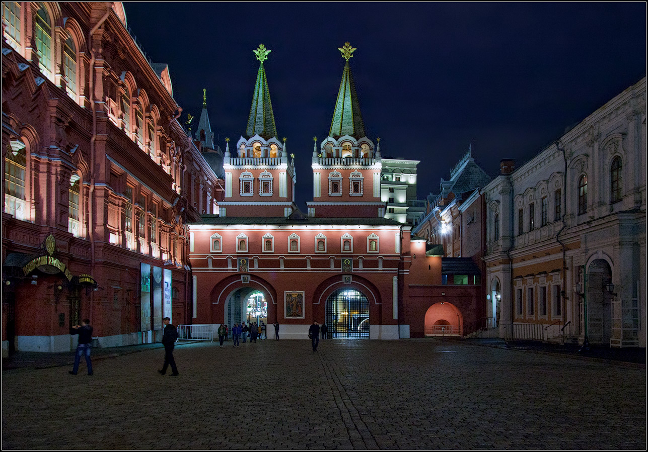 Китай город в москве какой век. Иверские ворота в Москве. Москва Иверские (Воскресенские) ворота. Воскресенские ворота на красной площади. • Воскресенские (Иверские) ворота Китай город Москва.