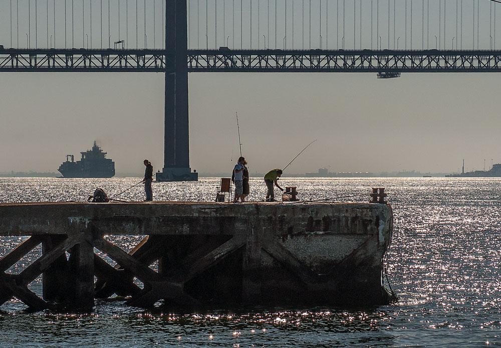 photo "Rod & Reel Time" tags: landscape, architecture, sport, Europe, Lisbon harbour, portugal