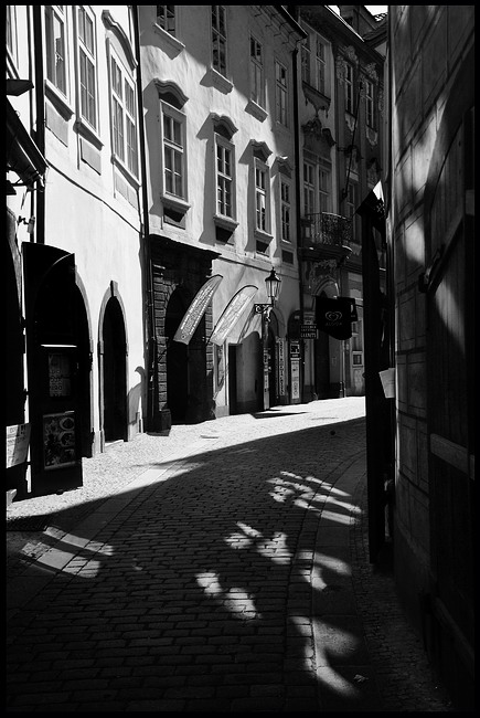 photo "Улочка" tags: black&white, Prag, Prague, Praha