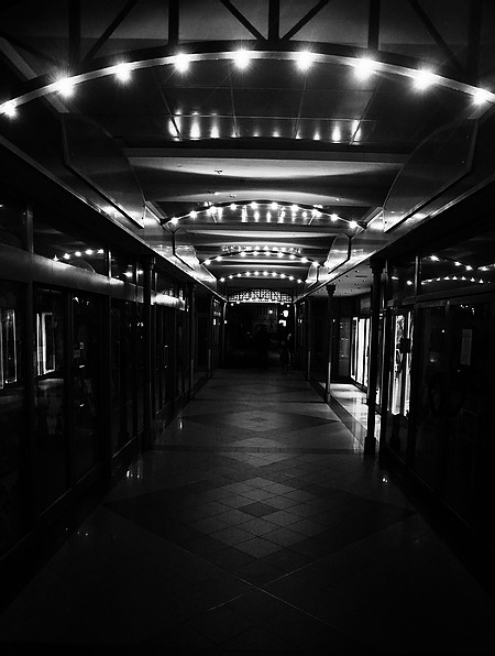 photo "Hочнaя пассаж-2" tags: black&white, Prag, Prague, Praha