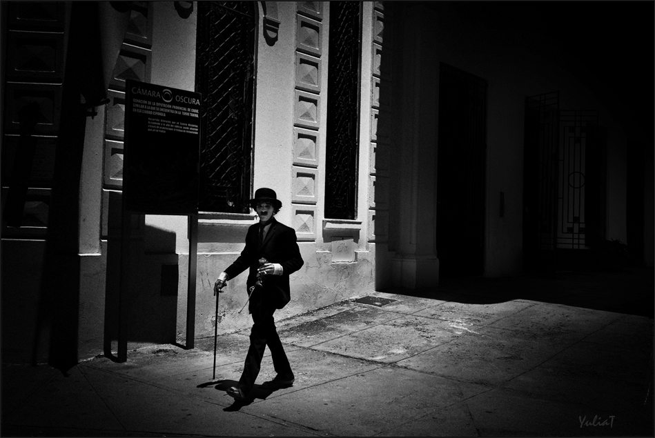 photo "***" tags: street, genre, black&white, 