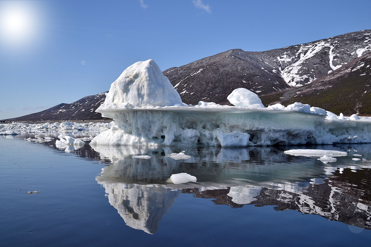 фото "Айсберг 2" метки: пейзаж, весна, лед, море, небо, сопки