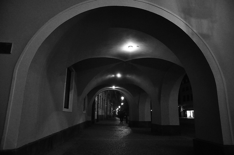 photo "Ночной аркадa-7" tags: black&white, Prag, Prague, Praha