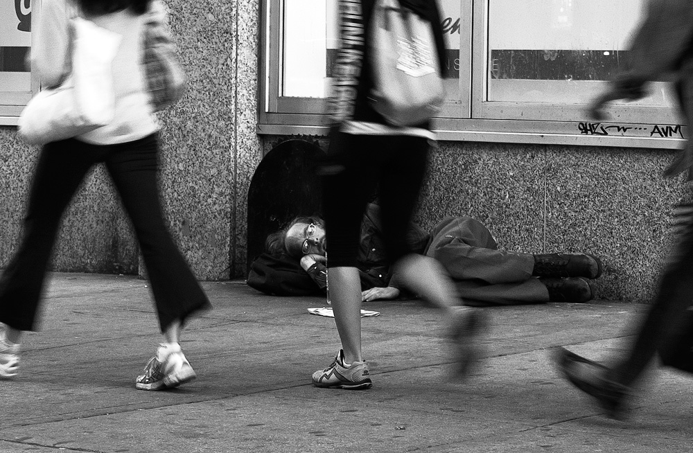 photo "***" tags: street, black&white, North America, man