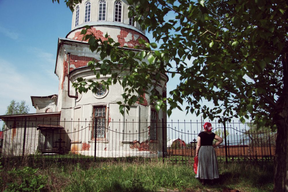 фото "Христианская церковь/Прихожанка" метки: пейзаж, архитектура, стрит-фото, церковь