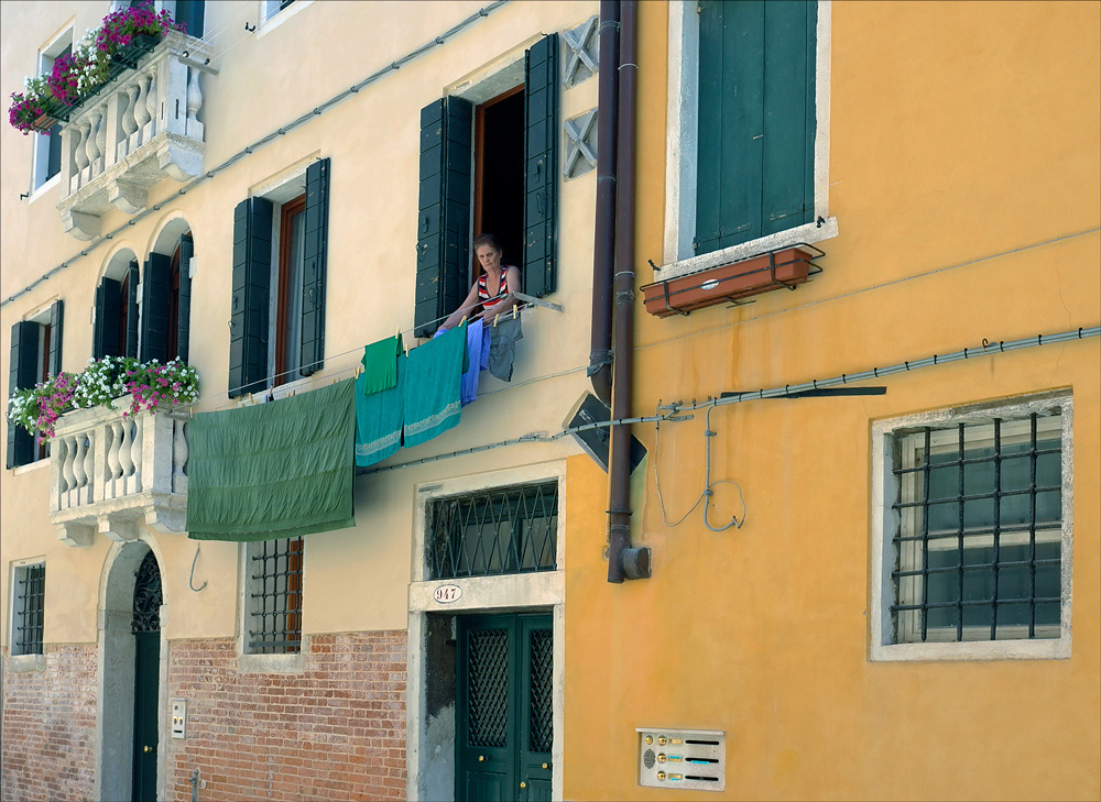 photo "Laundry" tags: genre, street, Venice