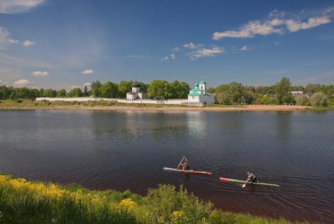 photo "May Day regatta" tags: genre, landscape, river, Псков