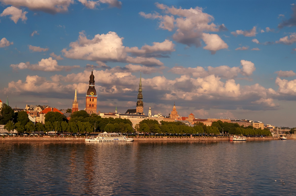 photo "***" tags: landscape, city, reflections, summer, water, деревья, строения