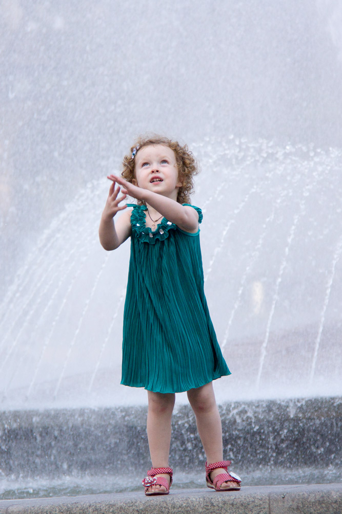 photo "***" tags: genre, street, children, summer, water