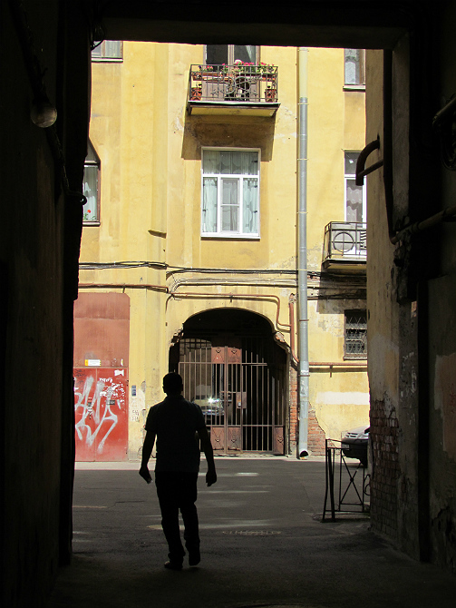 photo "***" tags: architecture, city, street, двор
