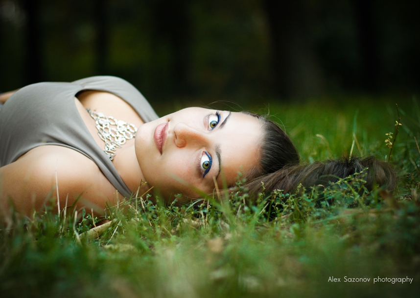 photo "Colors" tags: glamour, portrait, Alex Sazonov, Canon 5D, fashion, fotograf, girls, green, leova, woman