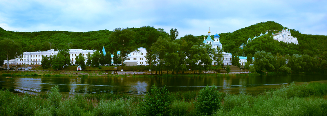 photo "***" tags: landscape, architecture, travel, clouds, sky, summer, water, Святогорск, деревья, отдых, отражение, путешествие, церьковь