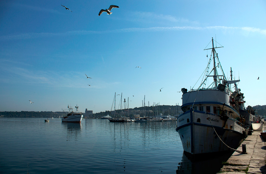 photo "Fishermans boat" tags: travel, reporting, fragment, boat, fisherman