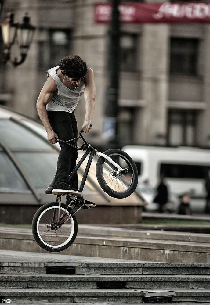 photo "***" tags: genre, street, sport, велосипед, прыжок