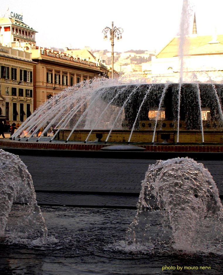 photo "Genoa, Italy" tags: street, 