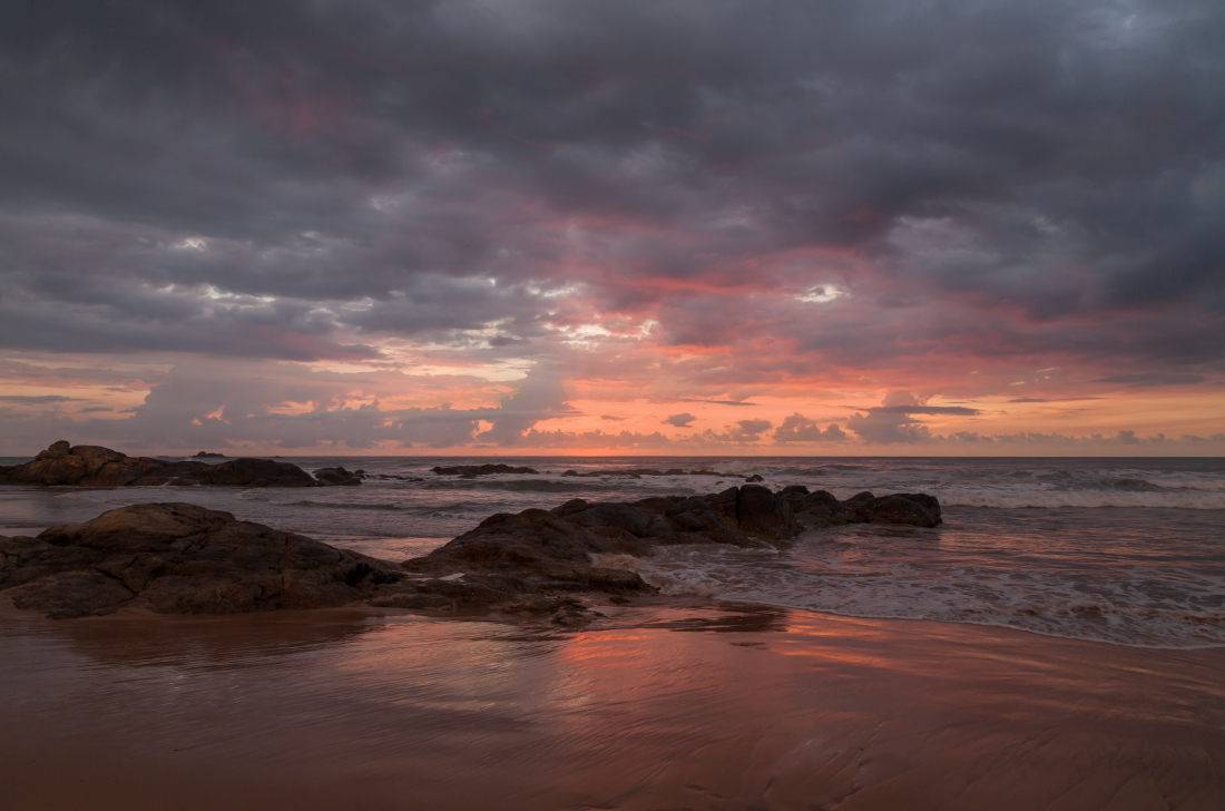 photo "***" tags: landscape, clouds, ocean, reflections, sunset, Шри Ланка, камни, песок