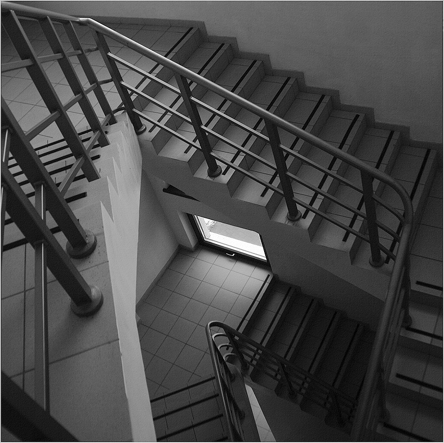 photo "The flight of stairs" tags: architecture, black&white, abstract, 