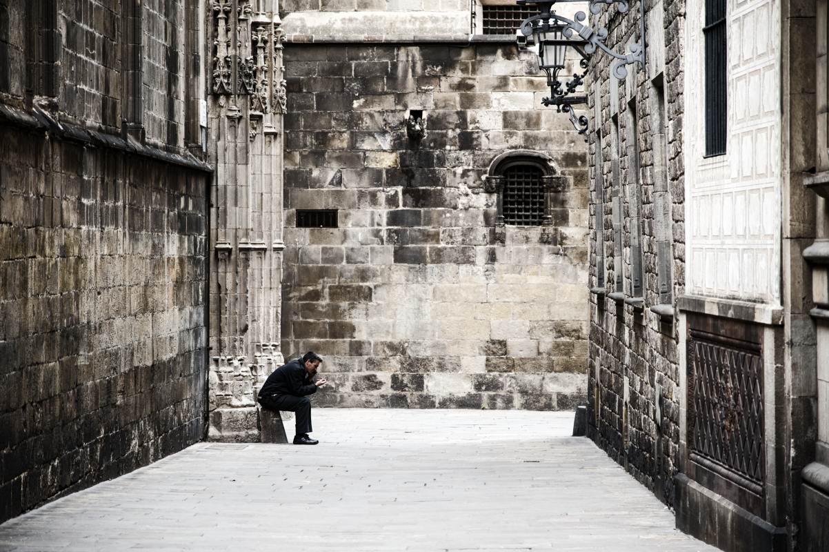 photo "Alone" tags: street, black&white, 