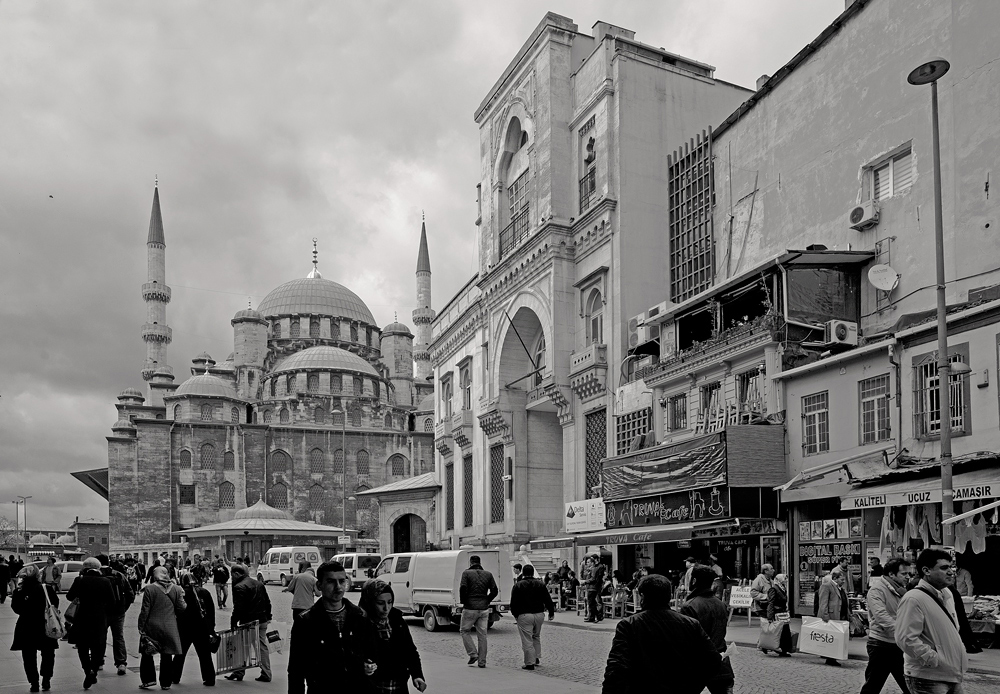 photo "Pamuk's Istanbul" tags: landscape, black&white, city, Стамбул