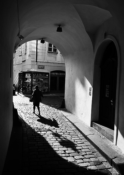 фото "Фигура a проход-2" метки: черно-белые, Prag, Praha, Прага