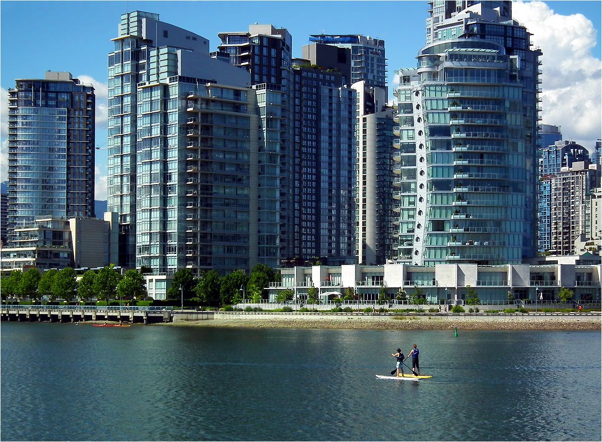 photo "Foot passengers" tags: architecture, travel, city, Canada, Vancouwer, Ванкувер., Канада