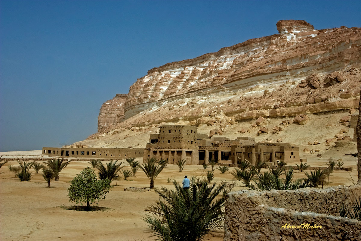 photo "Hotel in the desert" tags: architecture, 