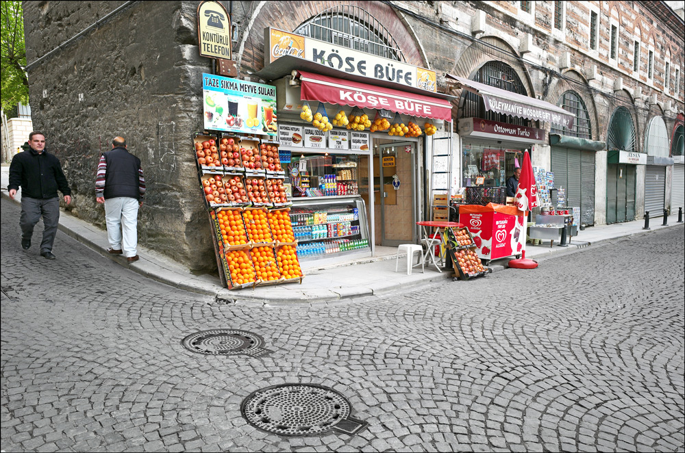 photo "Street corner" tags: city, street, Стамбул, Турция