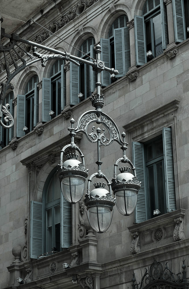 photo "***" tags: architecture, city, travel, lamp, Барселона