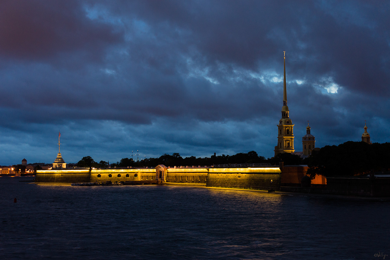 photo "***" tags: landscape, architecture, city, building, clouds, night, reflections, river, summer, temple, water