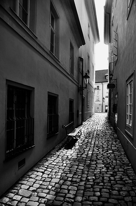 photo "Yтренняя улочка" tags: black&white, Prag, Prague, Praha