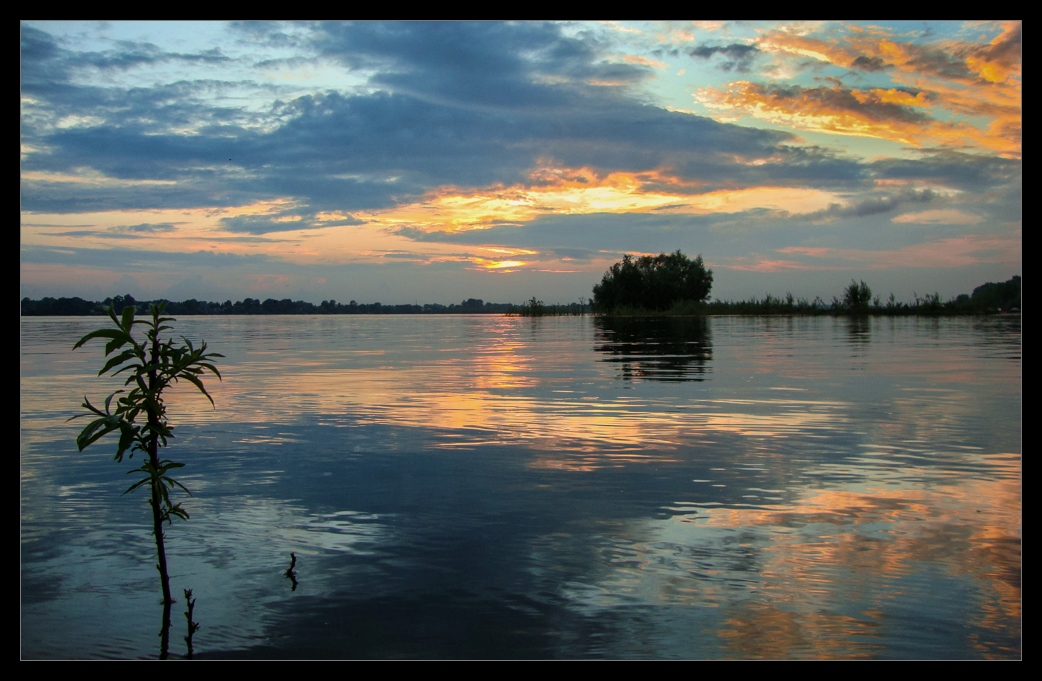 photo "Sunset over river" tags: landscape, clouds, river, sun, sunset