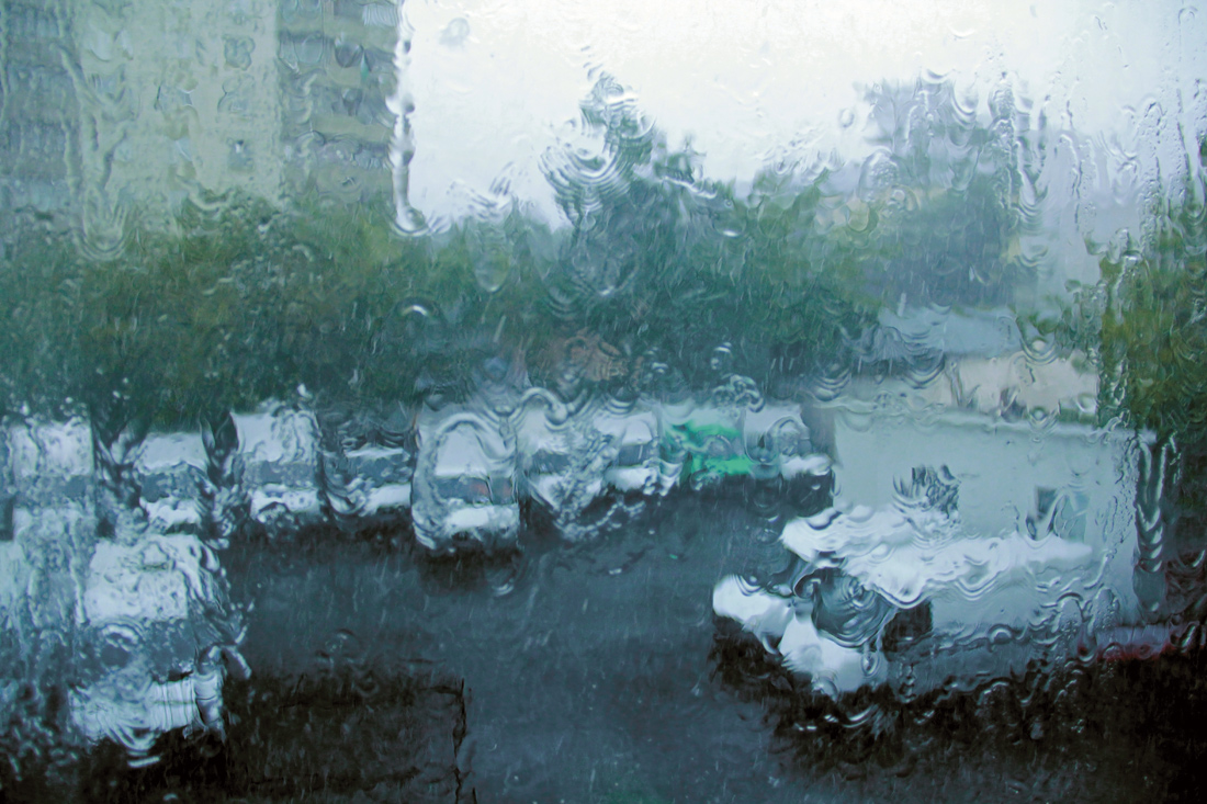 фото "дождь из ведра..." метки: подводные, абстракция, город, дождь