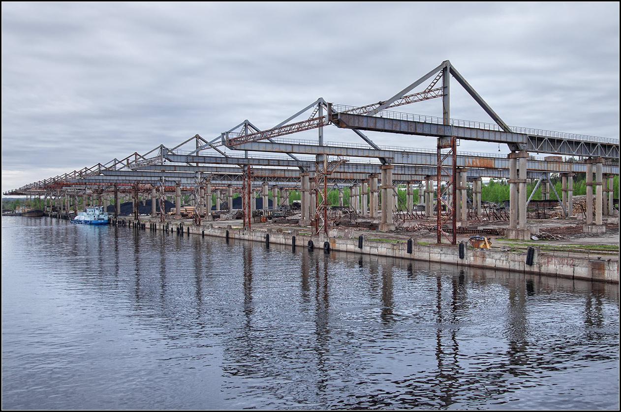 photo "cargo port on the river Svir" tags: misc., travel, Karelia, reflections, river, свирь