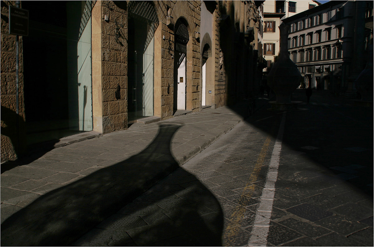 photo "The long shadows" tags: architecture, city, travel, 